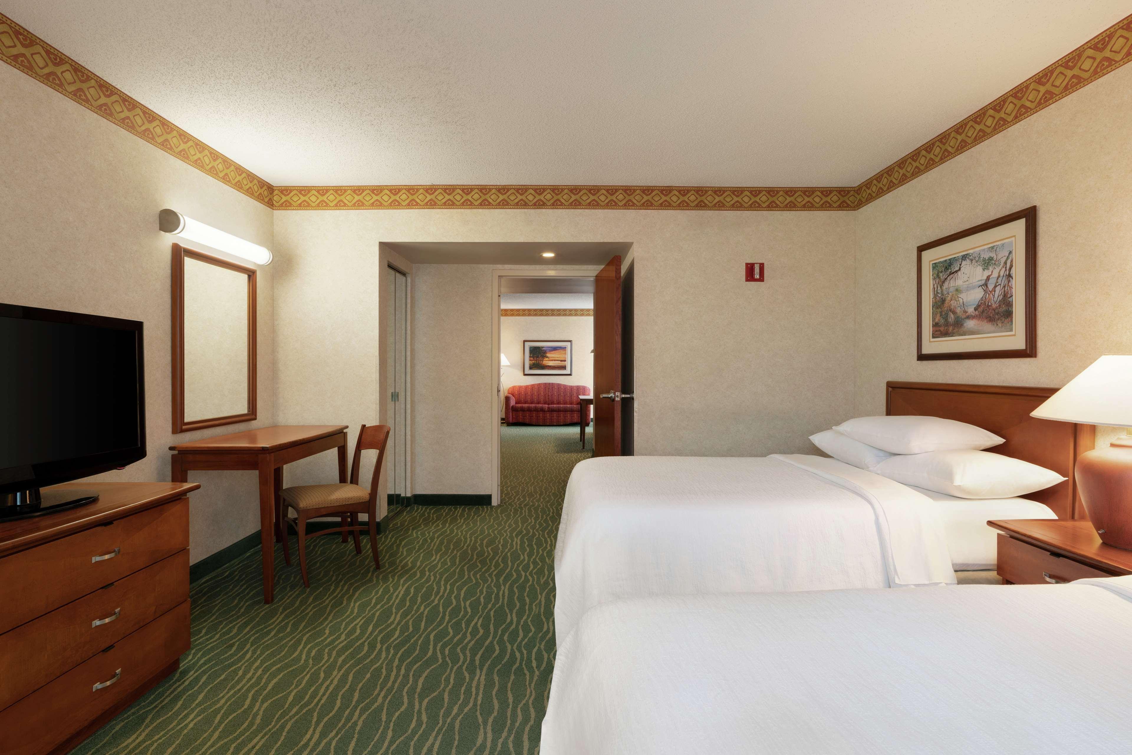 Embassy Suites By Hilton Tampa Usf Near Busch Gardens Екстериор снимка
